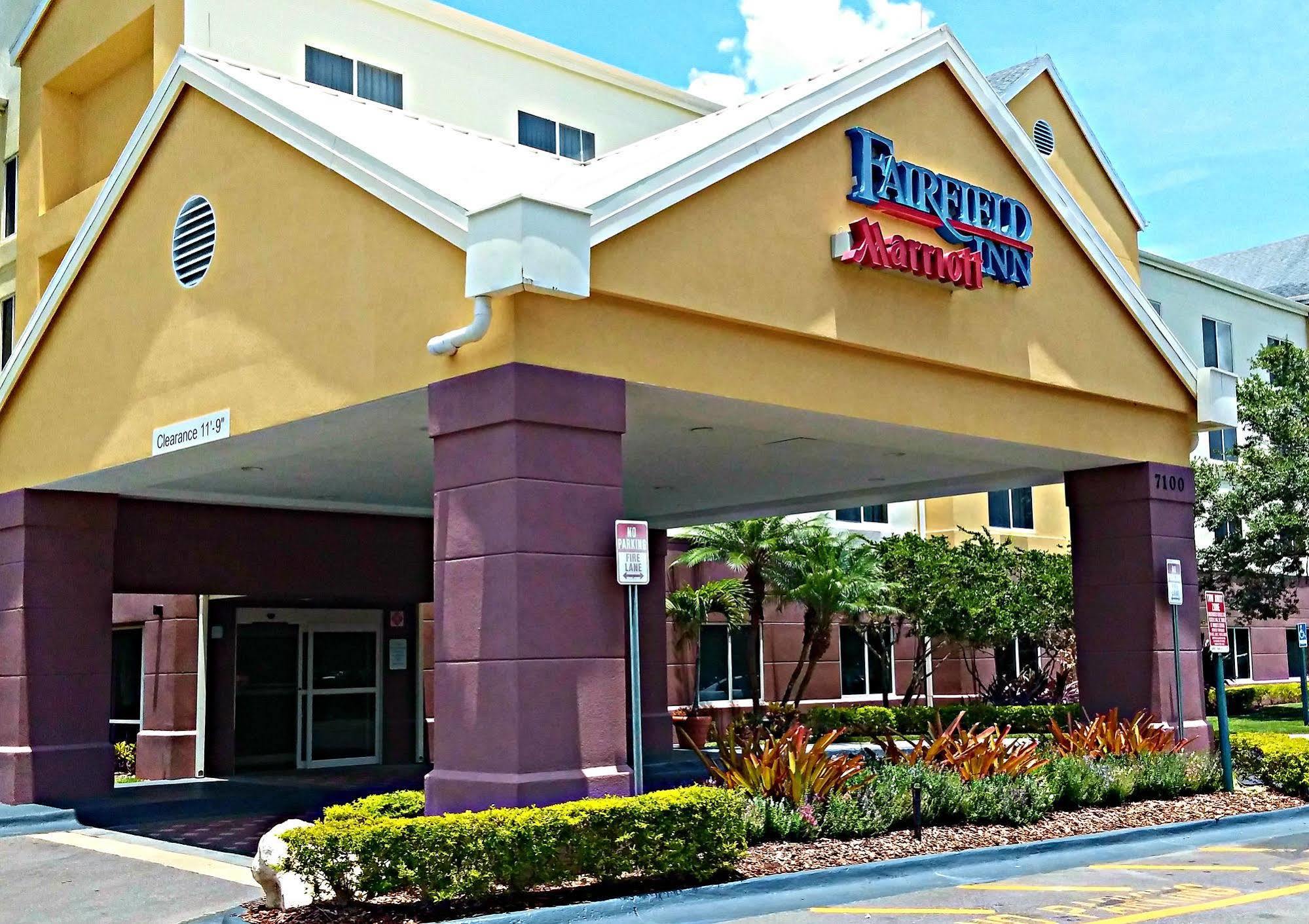 Fairfield Inn Orlando Airport Bagian luar foto